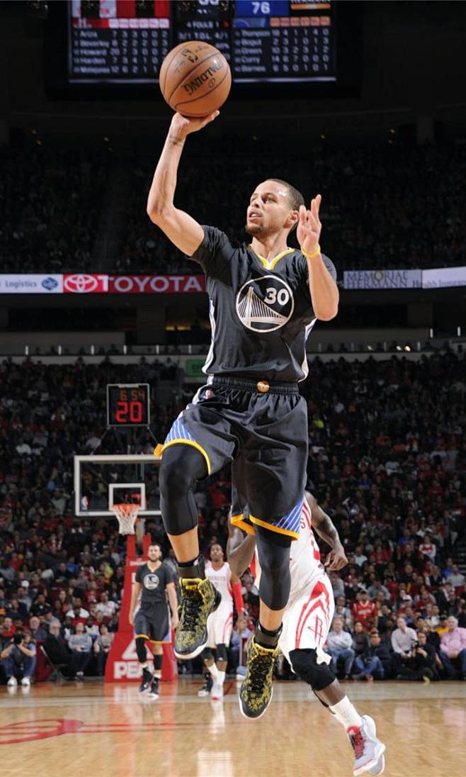 中超争冠格局愈加明朗（中超争冠形势日益清晰）