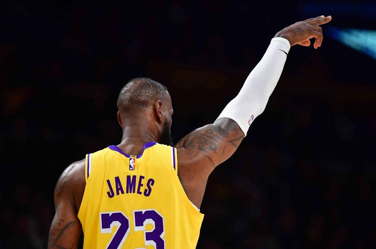 NBA官宣：76人违规罚款10万美元 恩比德赛前状态缺席却登场（NBA处罚出炉：76人违规被罚10万美元，恩比德赛前标注缺席仍登场）