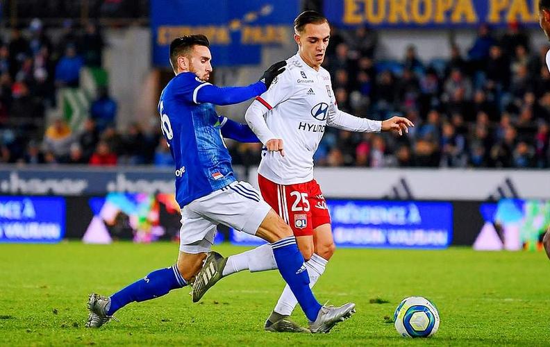 场边这一幕，比比分更残酷（比分之外，场边一幕更扎心）