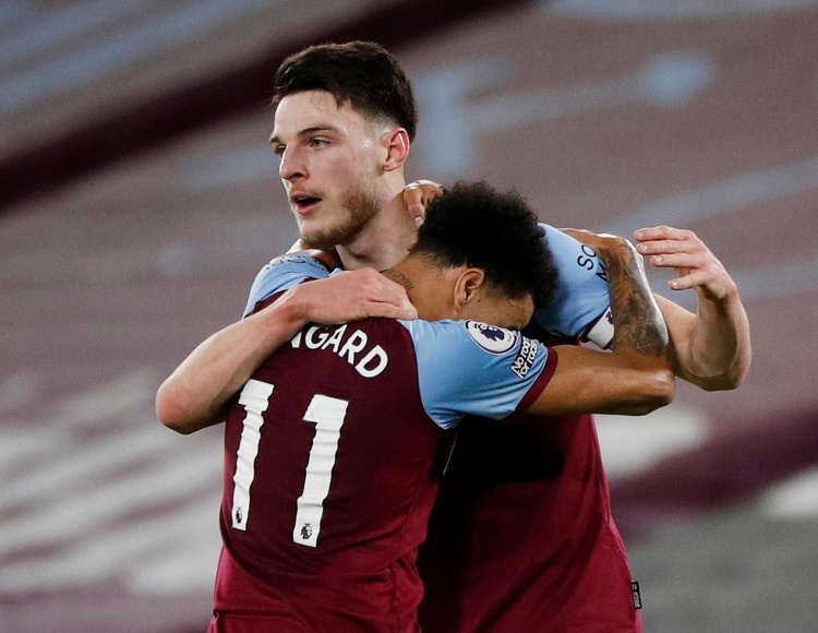 缺兵少将的上海海港，是中超唯一没有输给柔佛新山的球队（人手紧张的上海海港成中超唯一未负柔佛新山的球队）