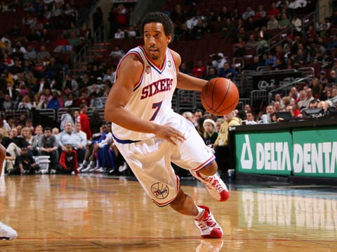 刘若钒庆祝海港队夺冠：人生第一个中超冠军🏆（海港登顶中超，刘若钒喜获职业生涯首冠🏆）