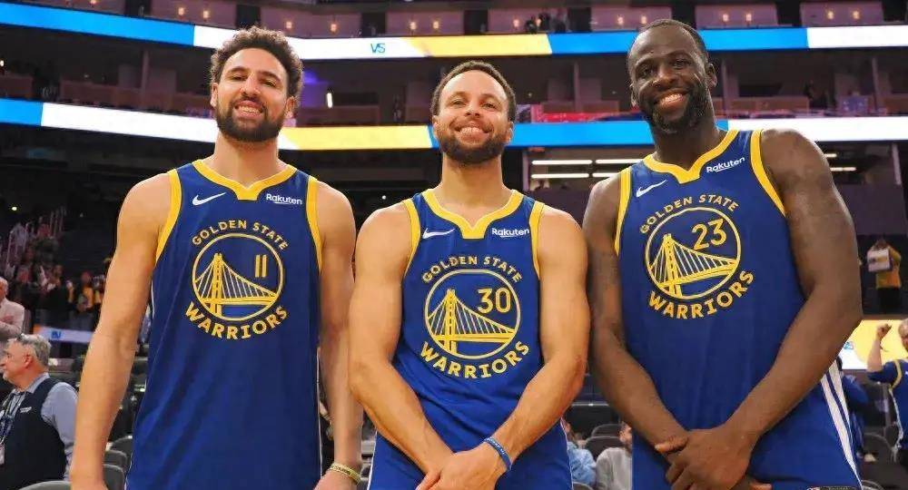 英超豪门对决即将上演（英超豪强巅峰对决在即）