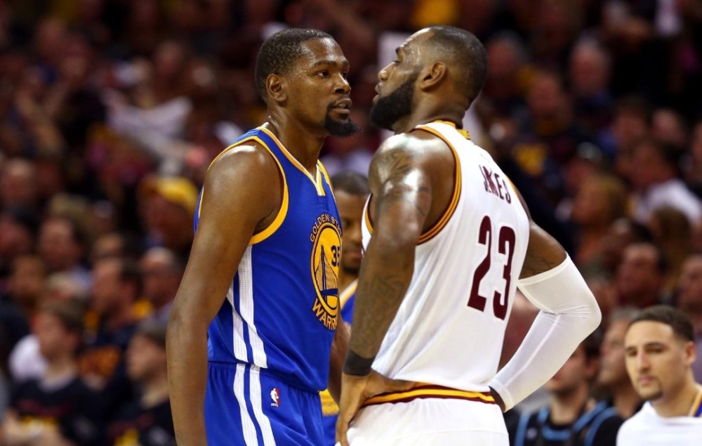 所有人都来欣赏刘亦菲阿布扎比8s换轮胎…老公姐这块！（刘亦菲在阿布扎比8秒换胎，全场惊呼！）